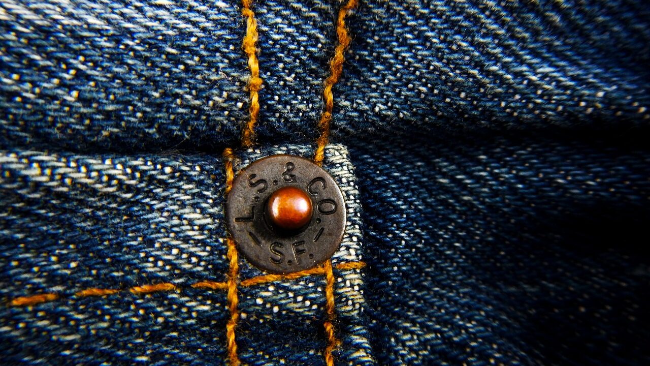 Comment insérer des boutons dans les vêtements - Bigarade